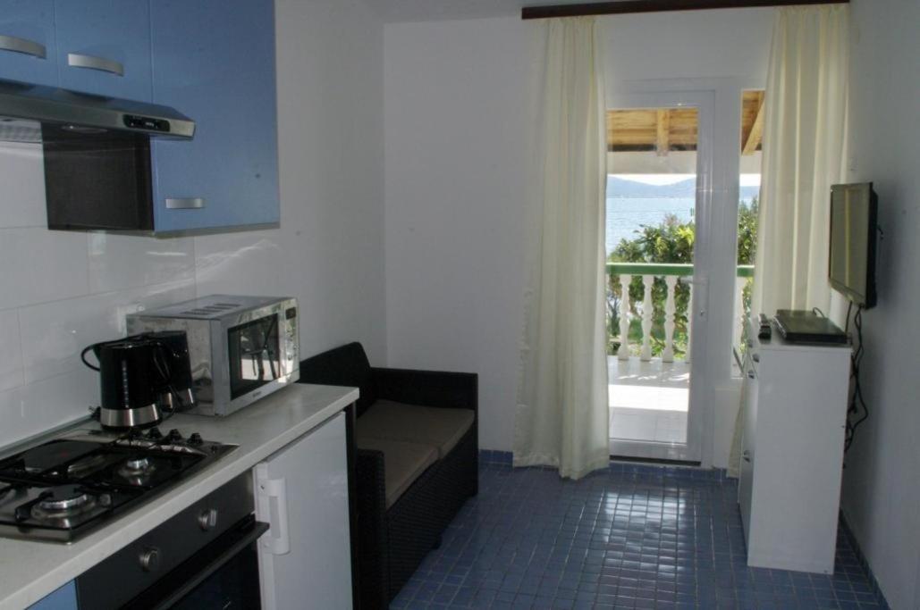 Apartman Zora Sukosan Luaran gambar