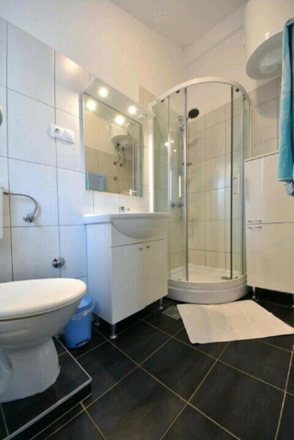 Apartman Zora Sukosan Luaran gambar