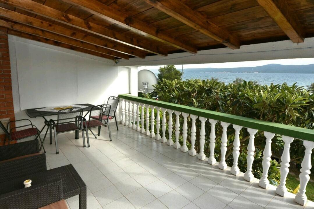 Apartman Zora Sukosan Luaran gambar
