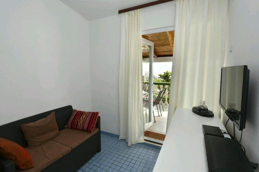 Apartman Zora Sukosan Luaran gambar